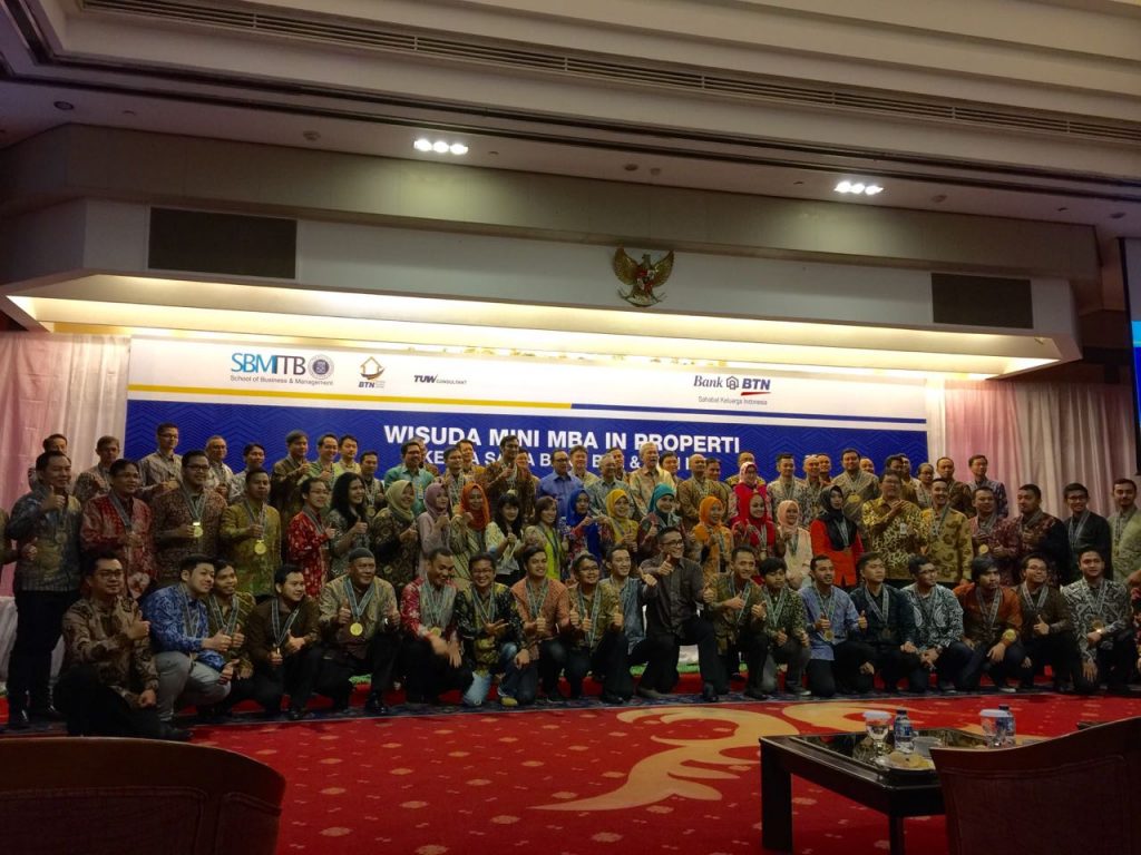 wisuda-klub-properti-3