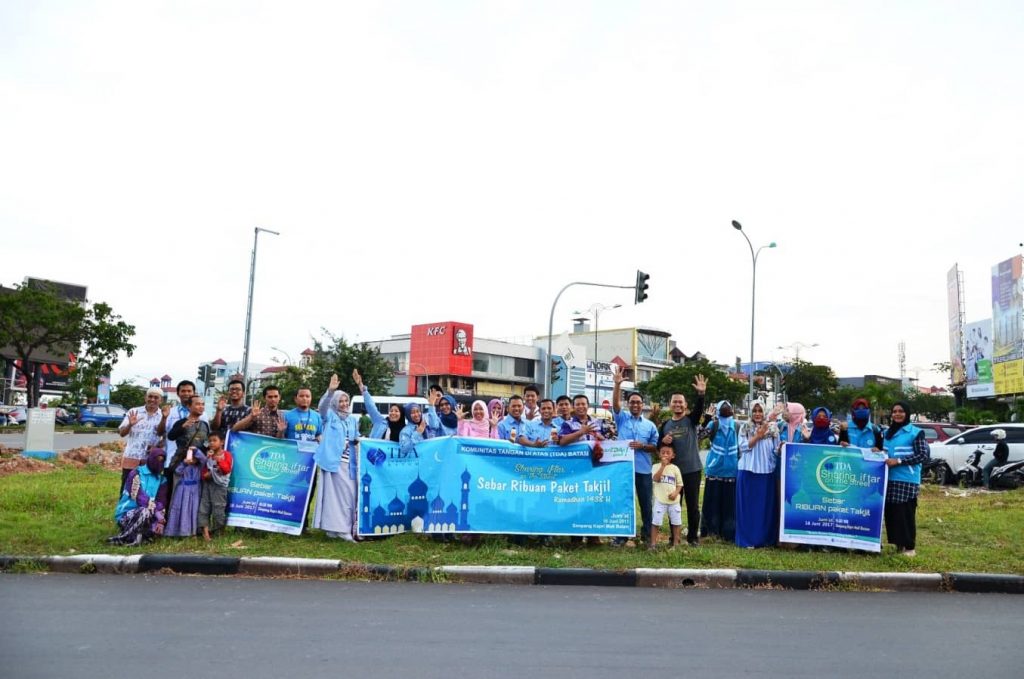 TDA Peduli Sharing Iftar On The Street - TDA BATAM