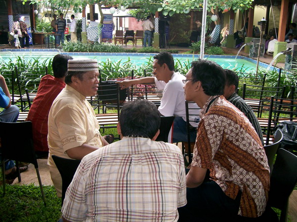 Bercengkrama dan Networking