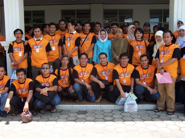 Berfoto Bersama (Kunjungan UKM Bandung)