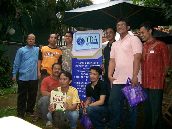 Bersalaman dan Foto Bersama