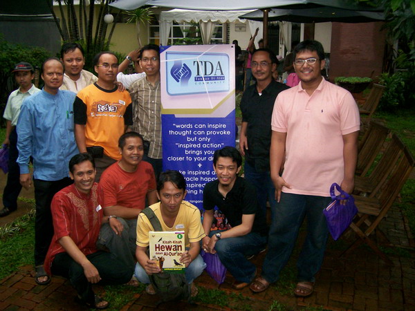 Bersalaman dan Foto Bersama