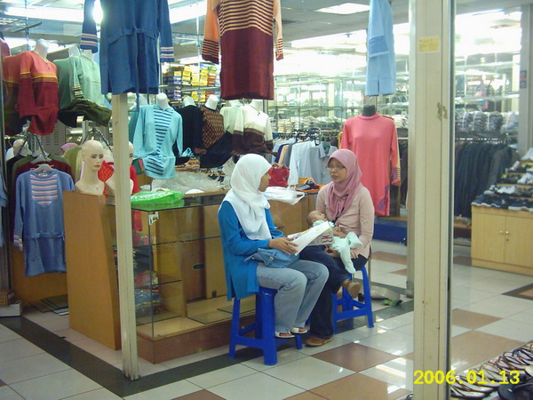 Seminggu Kemudian, Langsung Take Action Buka Kios Di ITC Mangga Dua(1 Feb 2006)