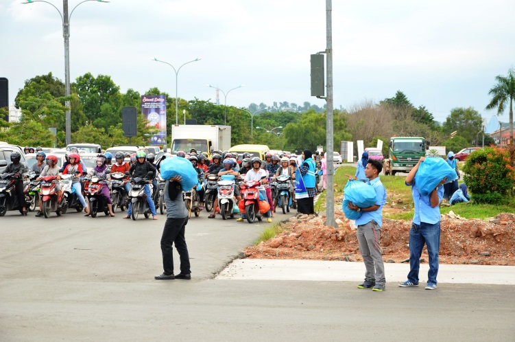 TDA Peduli Sharing Iftar On The Street - TDA BATAM